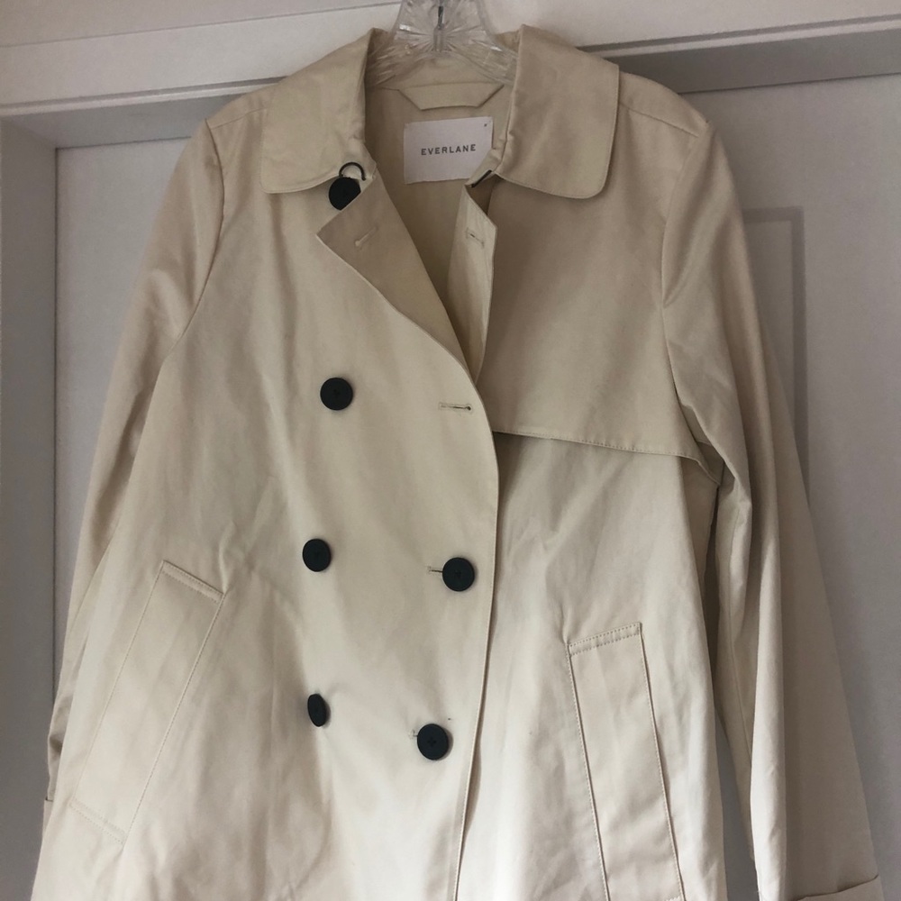 Everlane cream short trench raincoat, size M